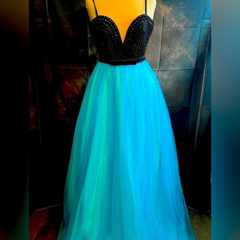 Lucci Lu NWT Aqua and Black Beaded Formal Gown. Size 2